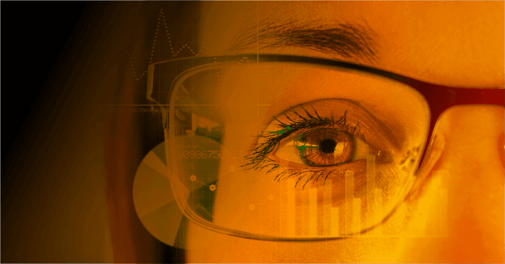 Foto zum Thema Augmented Reality, wo eine Frau mit Augmented Reality Brille in Nahaufnahme gezeigt wird