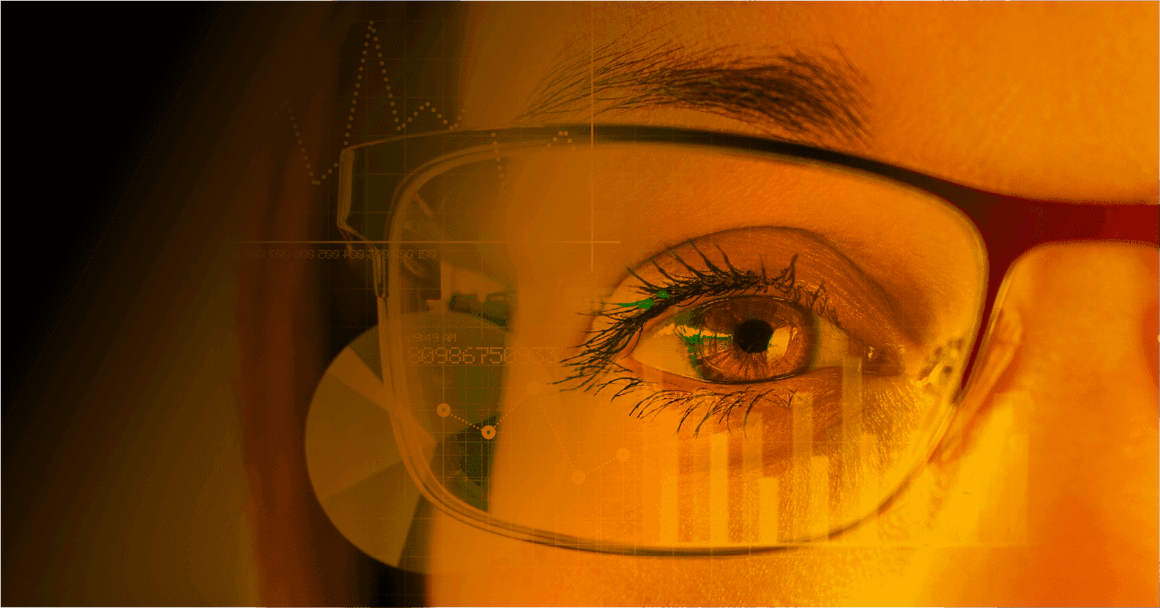 Foto zum Thema Augmented Reality, wo eine Frau mit Augmented Reality Brille in Nahaufnahme gezeigt wird