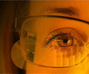 Foto zum Thema Augmented Reality, wo eine Frau mit Augmented Reality Brille in Nahaufnahme gezeigt wird