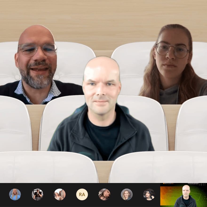 Foto von Danny Tittel im virtuellen Vorlesungsraum, der als Gast-Dozent am Campus München der Macromedia Hochschule mit praktischen Tipps und Workflows um das Thema "UX"(User Experience) vorgetragen hat.
